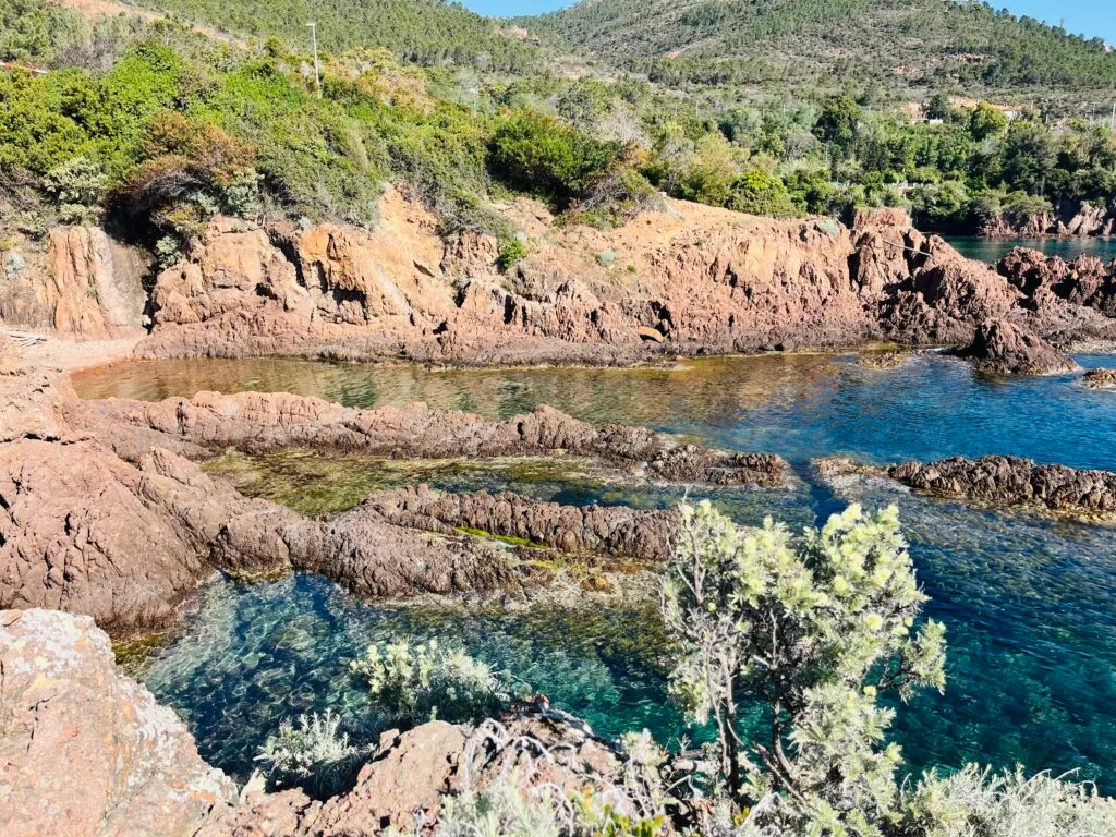 pique nique bord de mer, pique nique mer, pique nique plage var, pique nique calanque, lieu insolite bord de mer var